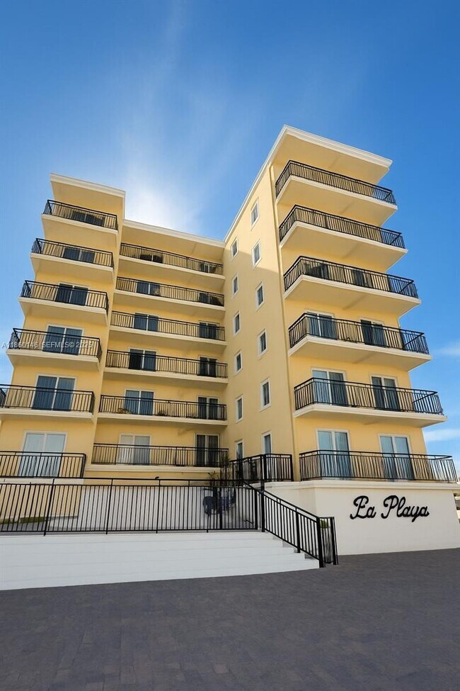 1815 N Surf Rd in Hollywood, FL - Building Photo - Building Photo