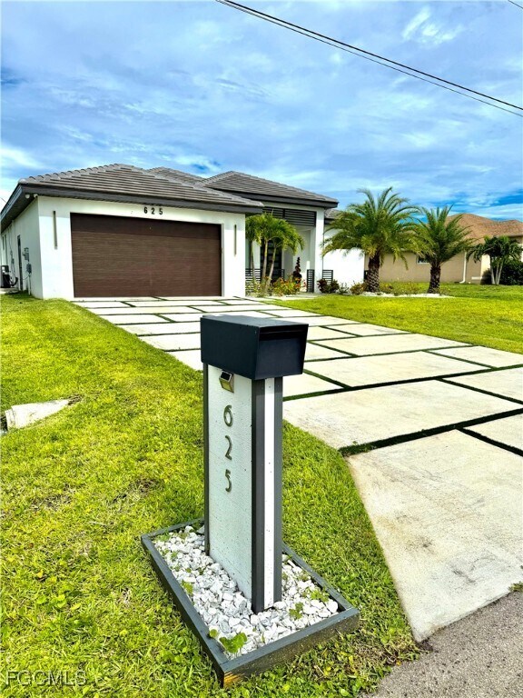 625 NW 7th Ave in Cape Coral, FL - Building Photo - Building Photo
