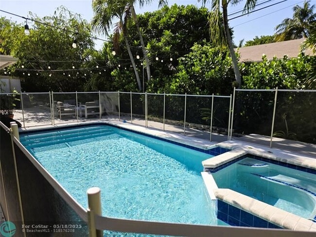 2551 NE 20th St in Pompano Beach, FL - Building Photo - Building Photo
