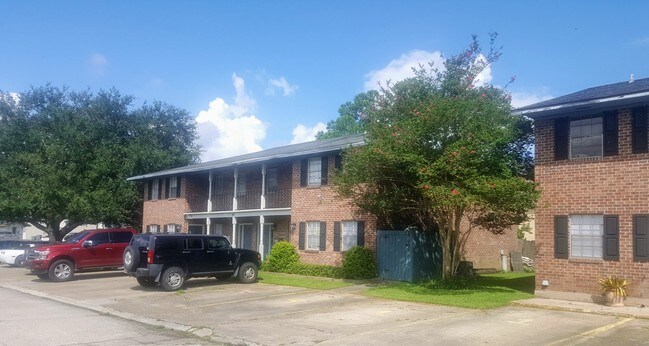 Audubon Point Townhouse Apartments in Thibodaux, LA - Building Photo - Building Photo