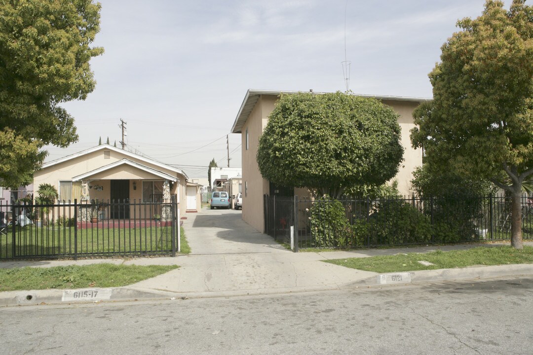 6115-6121 Gallant St in Bell Gardens, CA - Building Photo