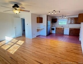 482 Oak Ave in Cheshire, CT - Foto de edificio - Building Photo