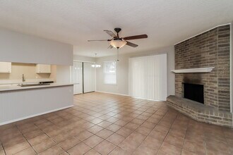 6200 Kary Lynn Dr S in Watauga, TX - Foto de edificio - Building Photo