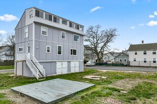 12 5th St in Highlands, NJ - Building Photo