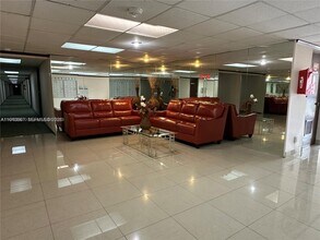 2000 Atlantic Shores Blvd in Hallandale Beach, FL - Foto de edificio - Building Photo