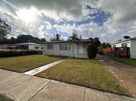 150 NE 170th St in North Miami Beach, FL - Building Photo