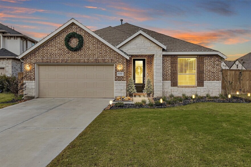 8217 Boundary Waters Dr in Porter, TX - Foto de edificio