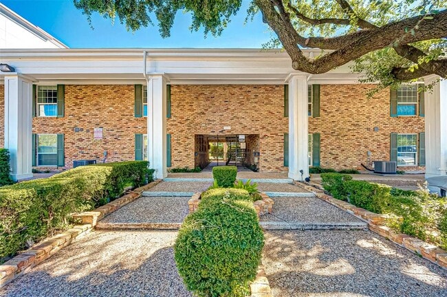 property at 5333 Richmond Ave.