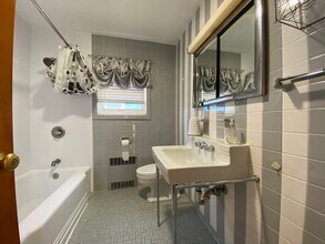 75 Corbin Ave, Unit 2 in Jersey City, NJ - Building Photo - Building Photo