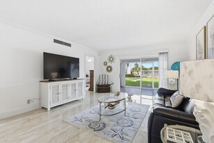 1050 Sugar Sands Blvd in West Palm Beach, FL - Building Photo