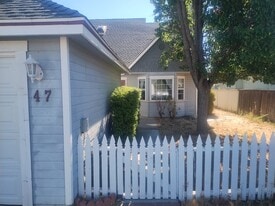 47 Brewer St, Unit 47 in Templeton, CA - Building Photo
