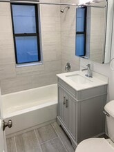 627 W Melrose St, Unit P2 in Chicago, IL - Foto de edificio - Building Photo