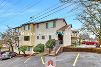 4314 S View Point Ter in Portland, OR - Building Photo - Building Photo