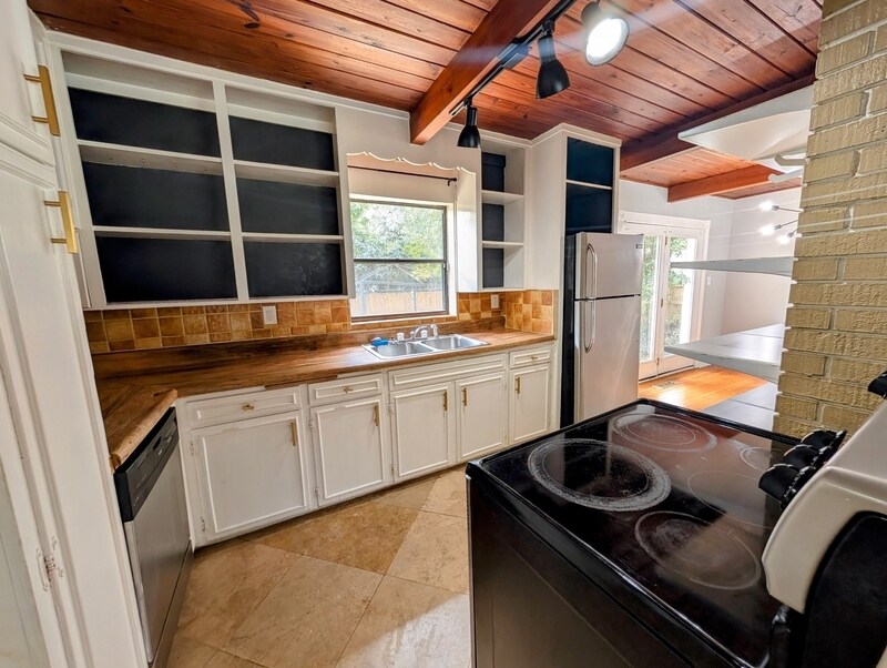 1833 Sharon Rd in Tallahassee, FL - Building Photo