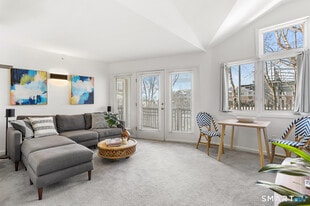 3250 Fairfield Ave in Bridgeport, CT - Building Photo