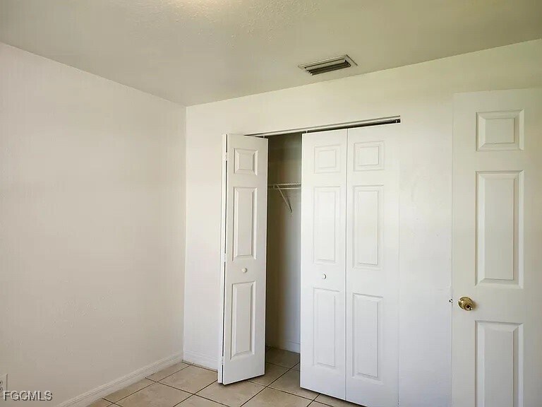 1122 Harry Ave S in Lehigh Acres, FL - Foto de edificio