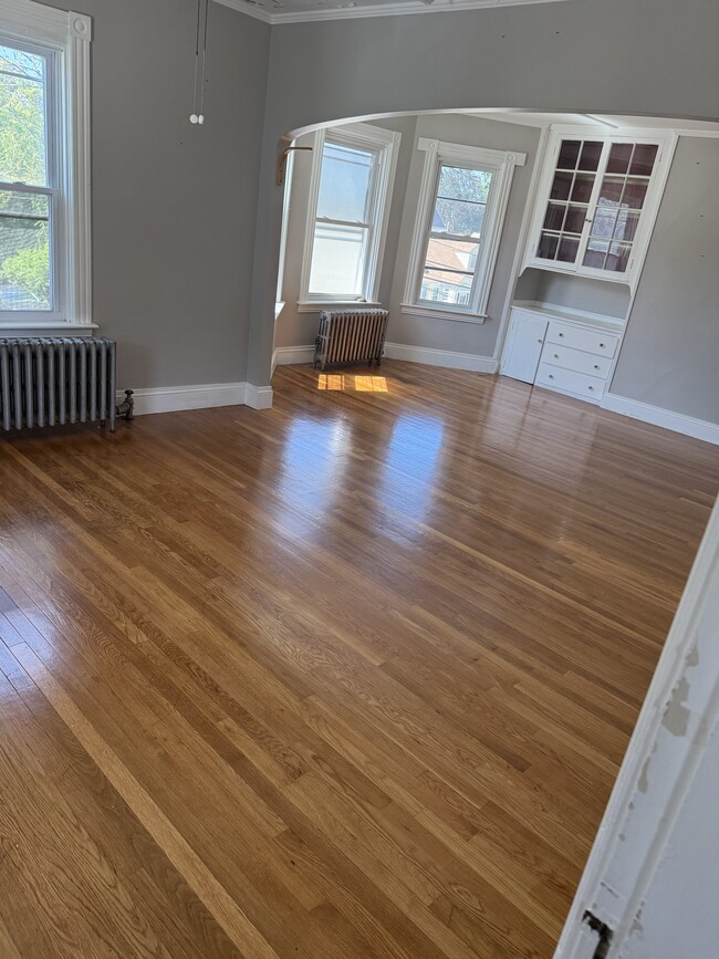 18 Summer St, Unit 2nd floor in Attleboro, MA - Foto de edificio - Building Photo