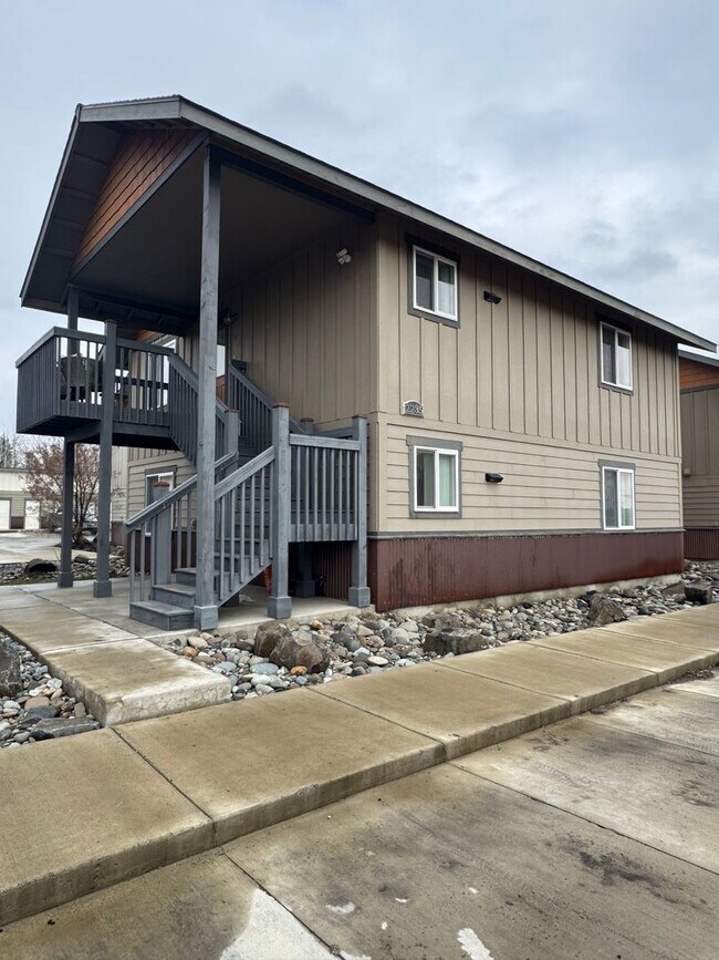 2235 Airport Rd in Ellensburg, WA - Foto de edificio - Building Photo