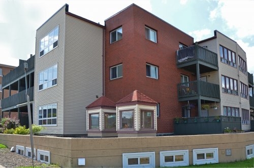 Hampshire Apartments in Halifax, NS - Building Photo