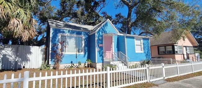 821 Newton Ave S in St. Petersburg, FL - Building Photo - Building Photo