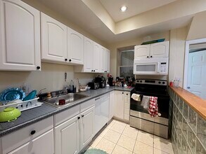 1801 Beacon St, Unit 8 in Brookline, MA - Building Photo - Building Photo