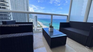 1830 S Ocean Dr, Unit 2211 in Hallandale Beach, FL - Building Photo - Building Photo