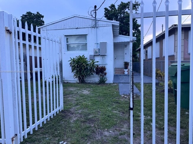 1541 NW 70th St in Miami, FL - Building Photo - Building Photo