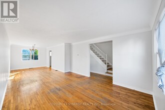 2467 Carlsen Ave in Ottawa, ON - Building Photo - Building Photo