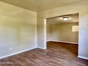 7054 Red Robin Dr in Jacksonville, FL - Building Photo - Building Photo