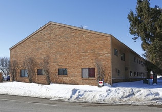 Winsted Park Apartments in Winsted, MN - Building Photo - Building Photo