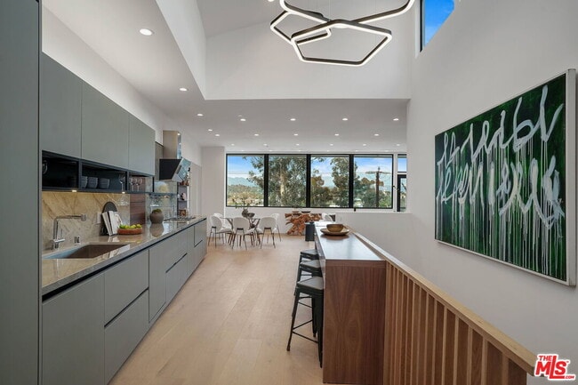 2354 Riverside Dr in Los Angeles, CA - Building Photo - Building Photo