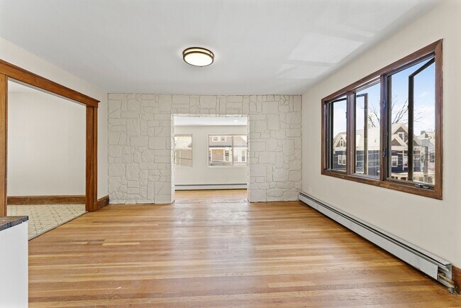 46 Dartmouth St, Unit #2 in Somerville, MA - Building Photo - Building Photo