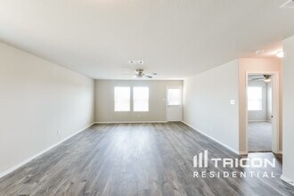 9720 Marbach Brk in San Antonio, TX - Building Photo - Building Photo