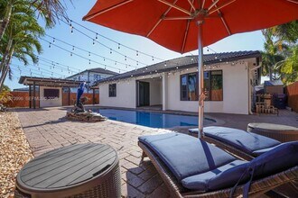 16401 NW 77th Pl in Miami Lakes, FL - Building Photo - Building Photo