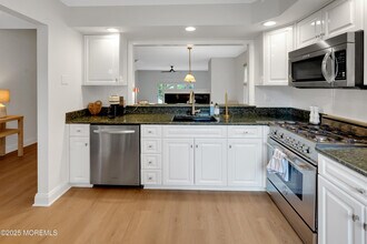 18 Wyckham Rd in Spring Lake, NJ - Building Photo - Building Photo