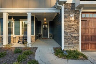 204 Holly Spgs Ct in Southern Pines, NC - Foto de edificio - Building Photo