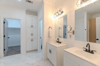 3631 Country Club Blvd in Montgomery, TX - Foto de edificio - Building Photo