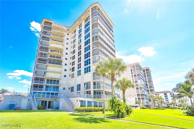 10701 Gulf Shore Dr in Naples, FL - Foto de edificio - Building Photo