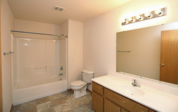 Sunset Pointe Apartments in Beaver Dam, WI - Building Photo - Interior Photo