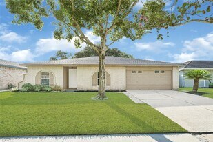206 Sweetgum Dr in League City, TX - Building Photo