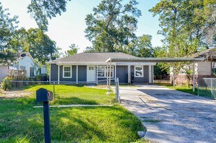 8162 Homewood Ln in Houston, TX - Building Photo