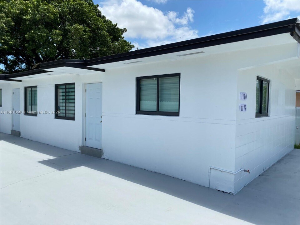 1170 NW 25th St, Unit 1170 in Miami, FL - Building Photo