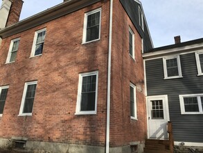 19 Carleton Pl, Unit First Floor in Lancaster, MA - Building Photo - Building Photo