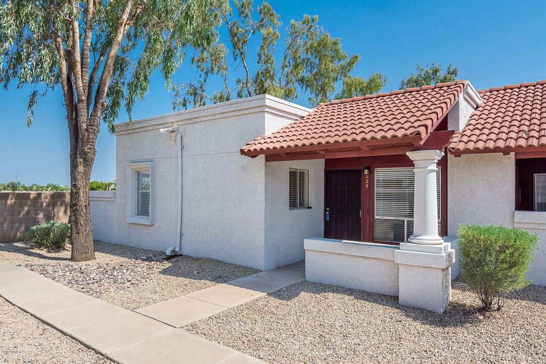 10807 W Northern Ave in Glendale, AZ - Building Photo