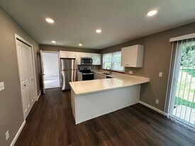 610 Greenwood Dr in Iowa City, IA - Building Photo