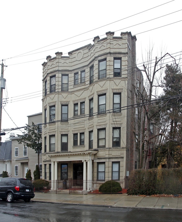 201 N Broadway in Yonkers, NY - Foto de edificio