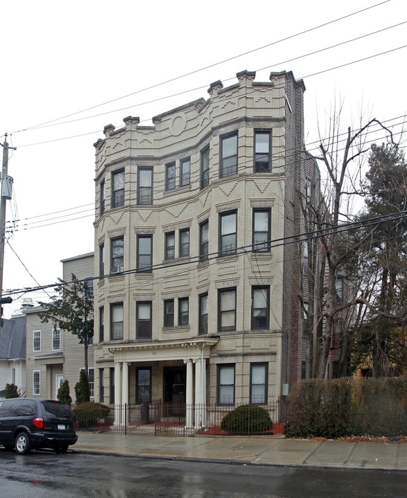 201 N Broadway in Yonkers, NY - Building Photo