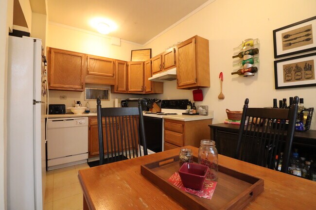1100 Beacon St, Unit 3B in Brookline, MA - Building Photo - Building Photo