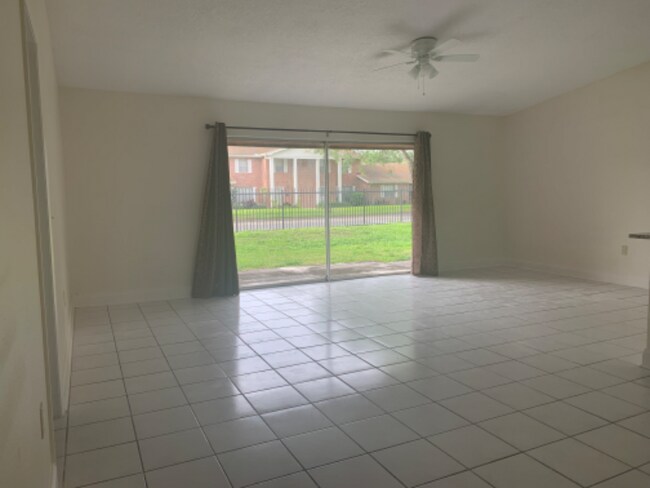 5898 Sagunto St in Orlando, FL - Building Photo - Building Photo