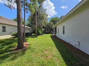2063 Imperial Cir, Unit 2063 in Naples, FL - Building Photo - Building Photo